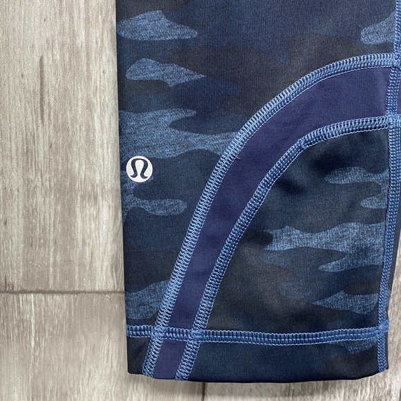 ⭐️Lululemon Run Inspire Crop II Full-On Luxtreme in Heathered Texture Lotus Camo - Picture 5 of 8